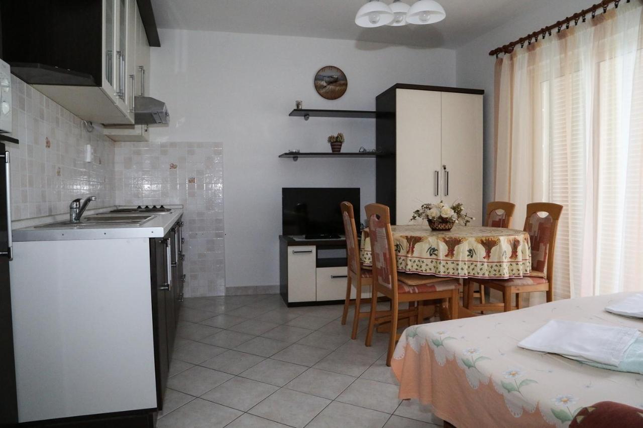 Apartments By The Sea Milna, Hvar - 12244 Buitenkant foto